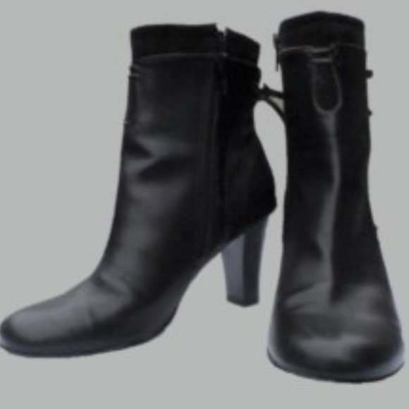 A2 by Aerosoles 5.5M Black Ankle Boot with Tie Deail - Picture 1 of 5